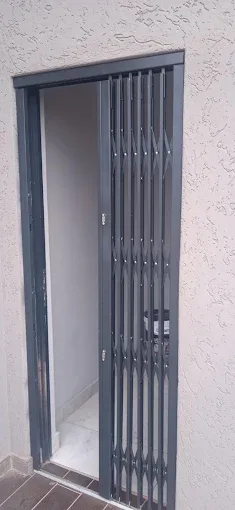 Pedestrian trellis-style security gate